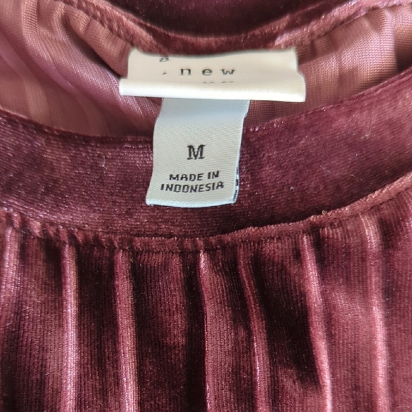 IndiDine Burgundy Two-Piece Set - Picture 5 of 5